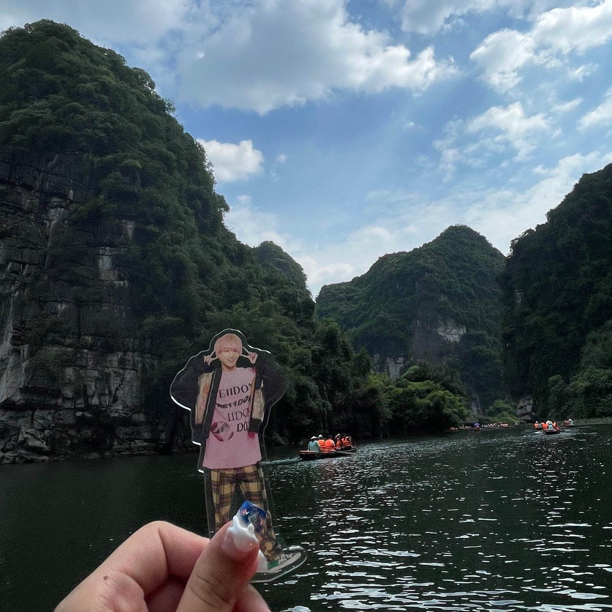 39matyan__'s tweet photo. ふぉろわ〜各位‼️見て‼️白蛇:縁起で宣くんと白ちゃんが下った川みたいなロケーションでさくまくんとデートした‼️白蛇デートだよ‼️ https://t.co/l7jy2bIBtr