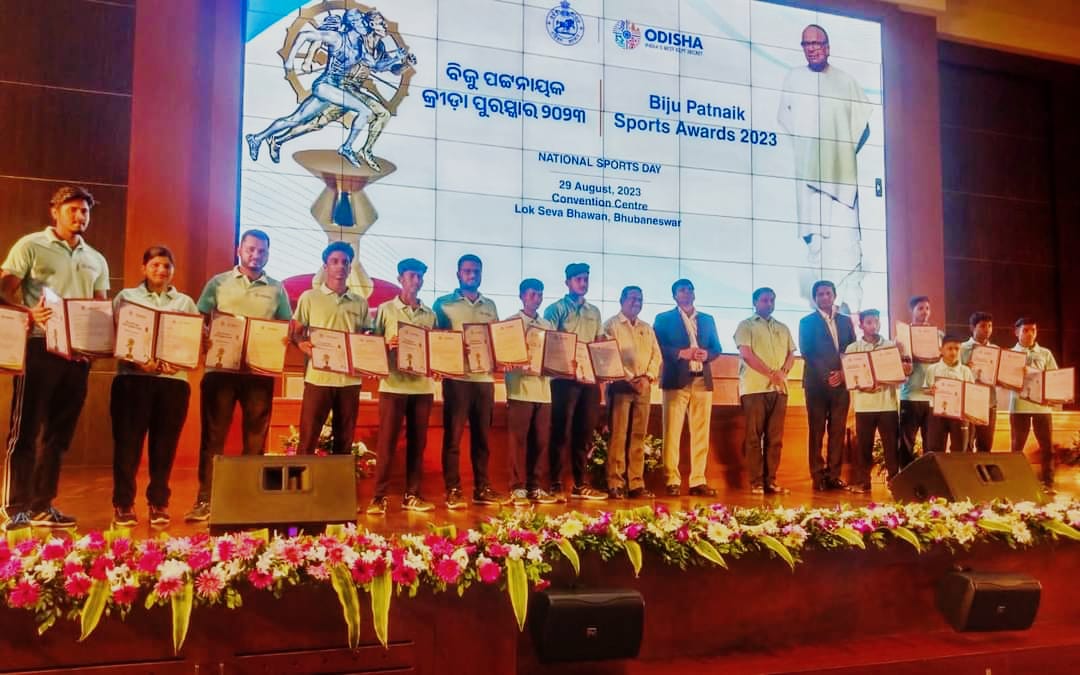 wakoindia's tweet photo. National &amp; International Wushu Medalists honored with Biju Patnaik Sports Award 2023 and Cash Award by Hon'ble Chief Minister Naveen Patnaik on the occasion of National Sports Day on 29.08.2023 at Convention center,  Lokseva Bhawan,  Bhubaneswar. 
 
Er. S.S.  Harichandan https://t.co/q9ywgr6pSE
