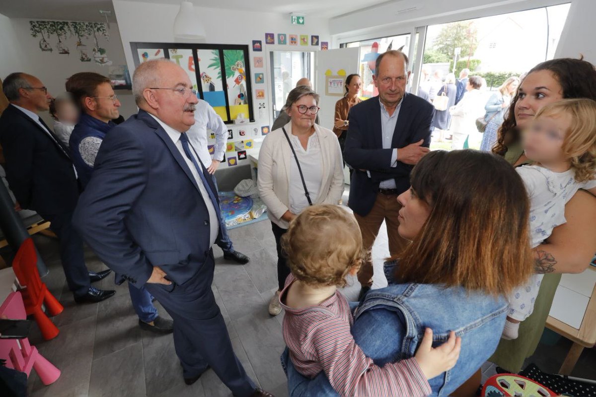 christianpoiret's tweet photo. Un plaisir d’échanger avec les assistantes maternelles et les parents de la Maison d’Assistantes Maternelles de #Socx à l’occasion du premier anniversaire de la structure ! Un lieu chaleureux et agréable pour les jeunes Nordistes que nous sommes heureux d’accompagner. https://t.co/6CPBWpG55l