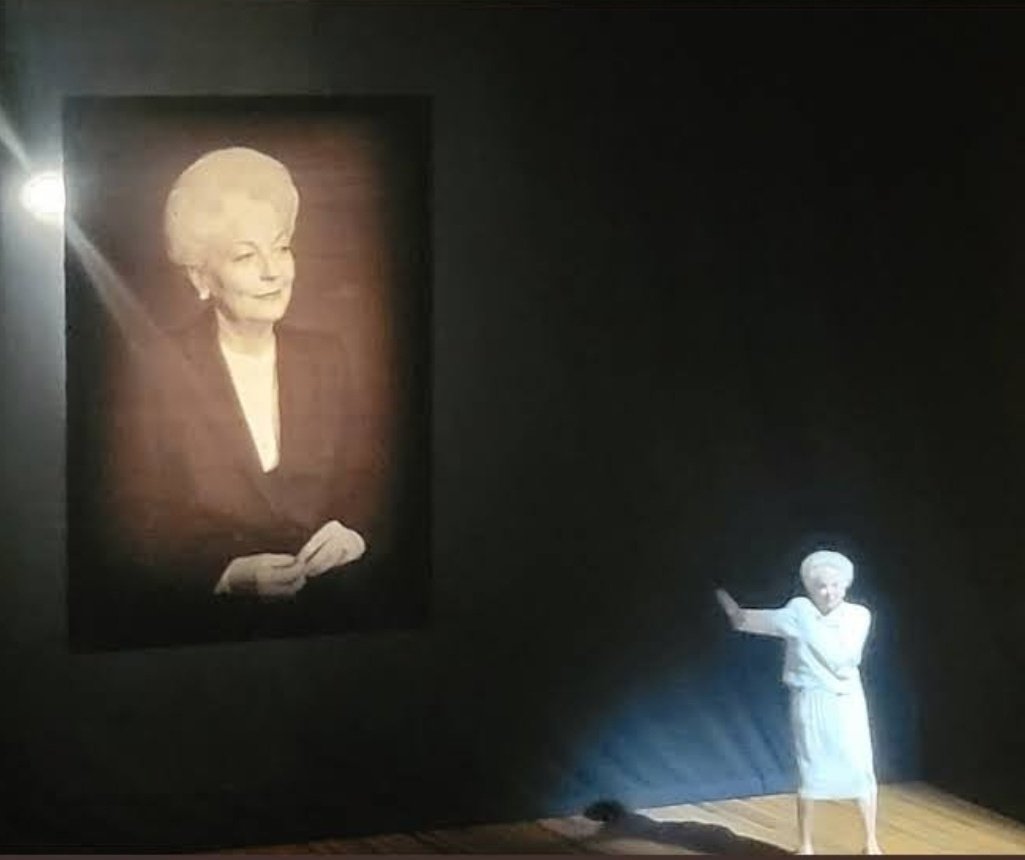 Lindy112233's tweet photo. ...and so, it all began... with Holland Taylor wanting to do something...✨
#StellaAdler #HollandTaylor
#ANNthePlay https://t.co/9xKlVsgRZb