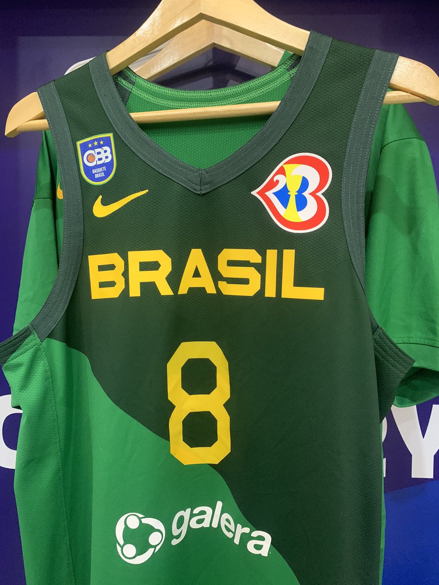 brasilcoast2's tweet image. Essa notícia tinha que rodar a porra do Brasil inteiro, pra virar assunto até na mesa de bar do seu Zé.

A seleção brasileira, que não tem NENHUM representante na NBA, venceu o Canadá LOTADO dos caras.

É pra se inspirar, é pra você menino ou menina que joga basquete acreditar.…