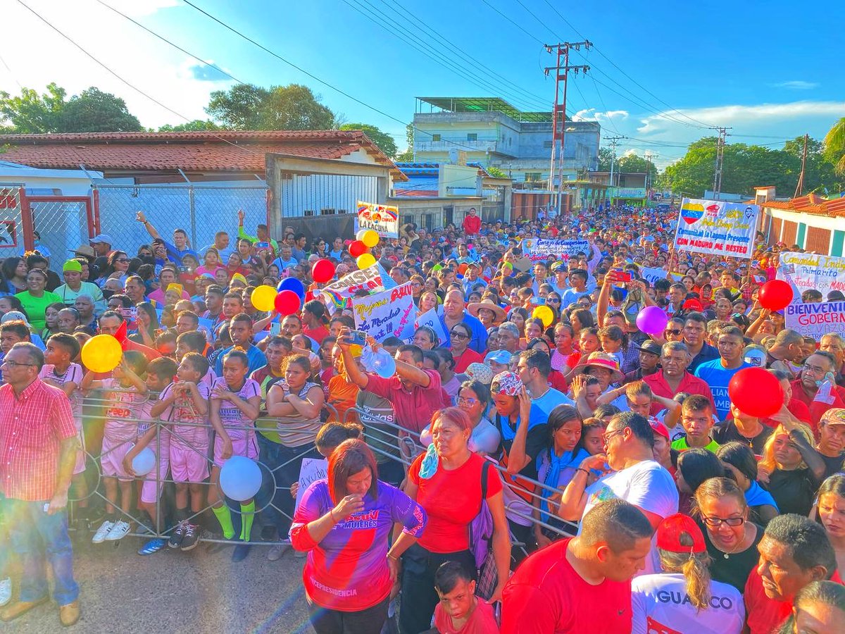En las calles de la parroquia Las Mercedes del Llano, en el municipio Juan José Rondón del estado Guárico, el pueblo llanero realizó una extraordinaria movilización. Las fuerzas revolucionarias se fortalecen cada vez más para continuar consolidando la nueva patria. 

¡Estoy con