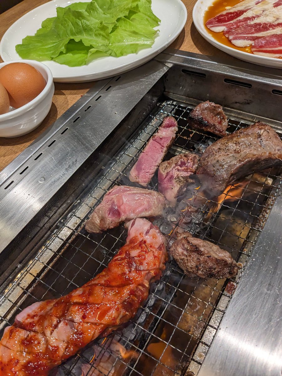 miso_234's tweet photo. 夜なのに全くすずしくない〜〜〜湿気えぐいです滝汗。肉のカロリーよ燃えろ。 https://t.co/2y3lZTWAWU