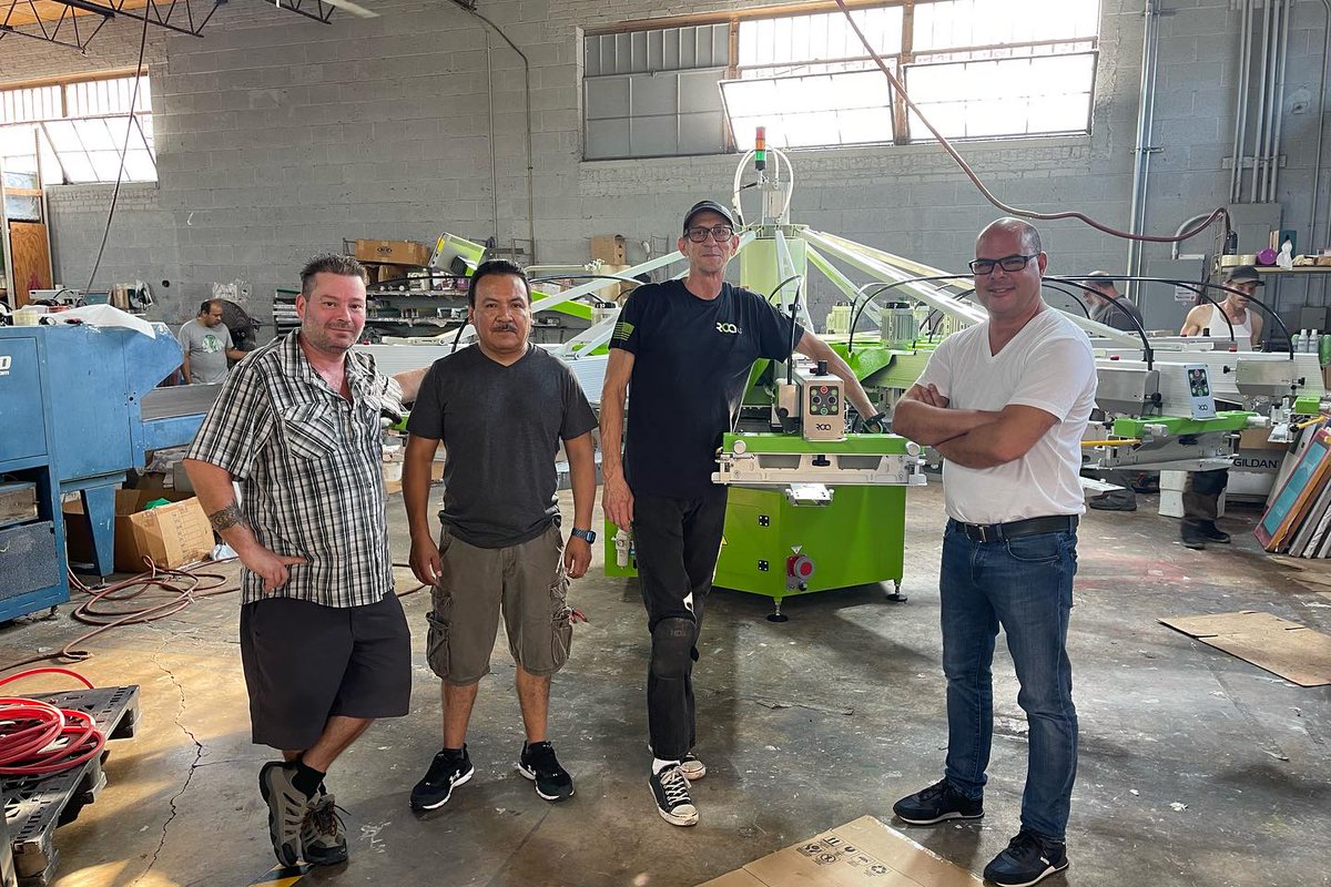 UniPromotions's tweet photo. OUT WITH THE OLD AND IN WITH THE NEW!  Trading out the old screen printing machine for a brand new, highly efficient one.  #unionmade #americanmade https://t.co/LLU0AmpQXQ