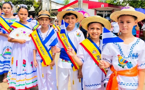 FranciscaC2021's tweet photo. En #LeonRevolucion Nos preparamos para celebrar septiembre victorioso, lleno de paz y unidad . Por la alegría de los niños, siempre FSLN #PatriaBenditayLibre #UVDenisSilva https://t.co/XJNAOv5S9T