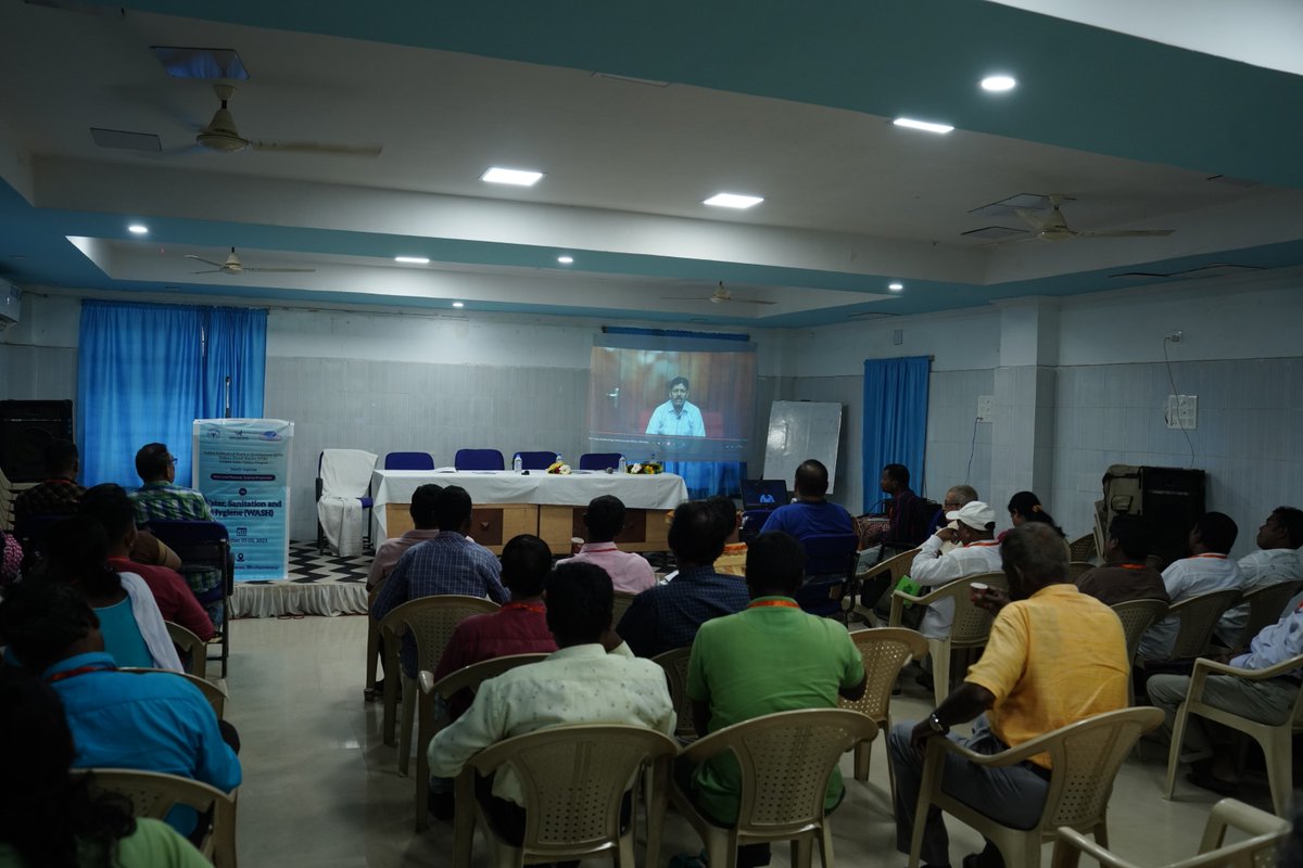 VYKIndia's tweet photo. Huge thanks to our incredible resource persons for their invaluable contributions: Er. B B Panda, Mr. R K Rath, Mr. Gouri Shankar Mishra, Mr. P C Misra, Ms. Bharati Chakra from @HelpAgeIndia, and Ms. Rasmirekha Biswal from @EY! #Gratitude #WASHTraining https://t.co/1pF0nxuSb2