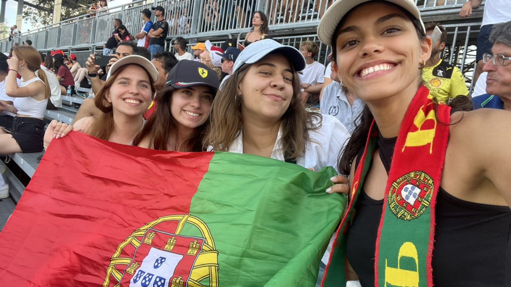 _mafalda01_'s tweet photo. Só nos falta mesmo uns bonés da Aston Martin eheh 😎 

Espero que não se tenha esquecido de nós @_winway 

#TrackTV #ItalianGP #AMF1 #IAM 
@F1 @AstonMartinF1 https://t.co/1YelghHyE2