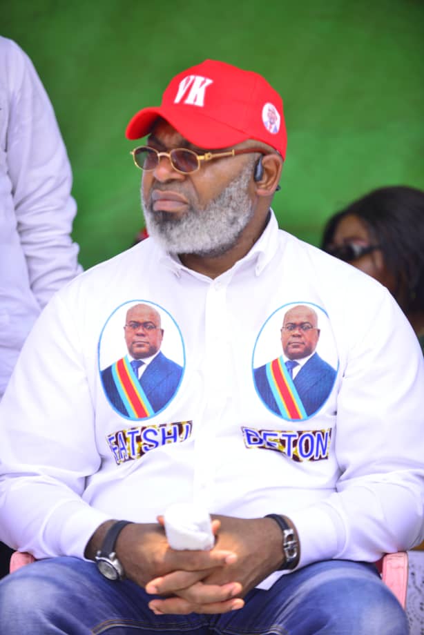 andybitangilay2's tweet photo. Au Kasaï central le Président ai et SG5💥 @BillyKambale1 à expliquer le choix du Président @fatshi13 à 4 Langues Nationale comme notre Père @VitalKamerhe1 en présence de l'honorable @MarcelTshipepe2 @DavidILUNGA financé @BunduIb interfederal @filsKUPANGI https://t.co/LbSBJKPOKE
