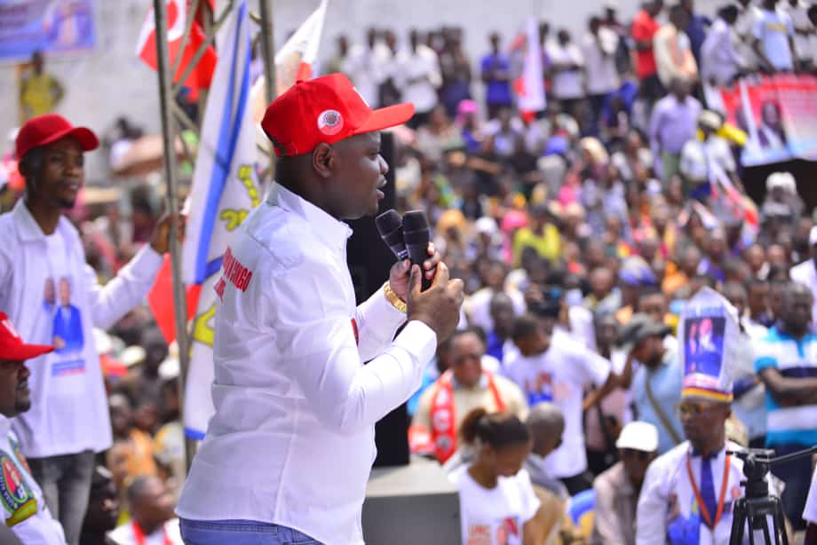 andybitangilay2's tweet photo. Au Kasaï central le Président ai et SG5💥 @BillyKambale1 à expliquer le choix du Président @fatshi13 à 4 Langues Nationale comme notre Père @VitalKamerhe1 en présence de l'honorable @MarcelTshipepe2 @DavidILUNGA financé @BunduIb interfederal @filsKUPANGI https://t.co/LbSBJKPOKE