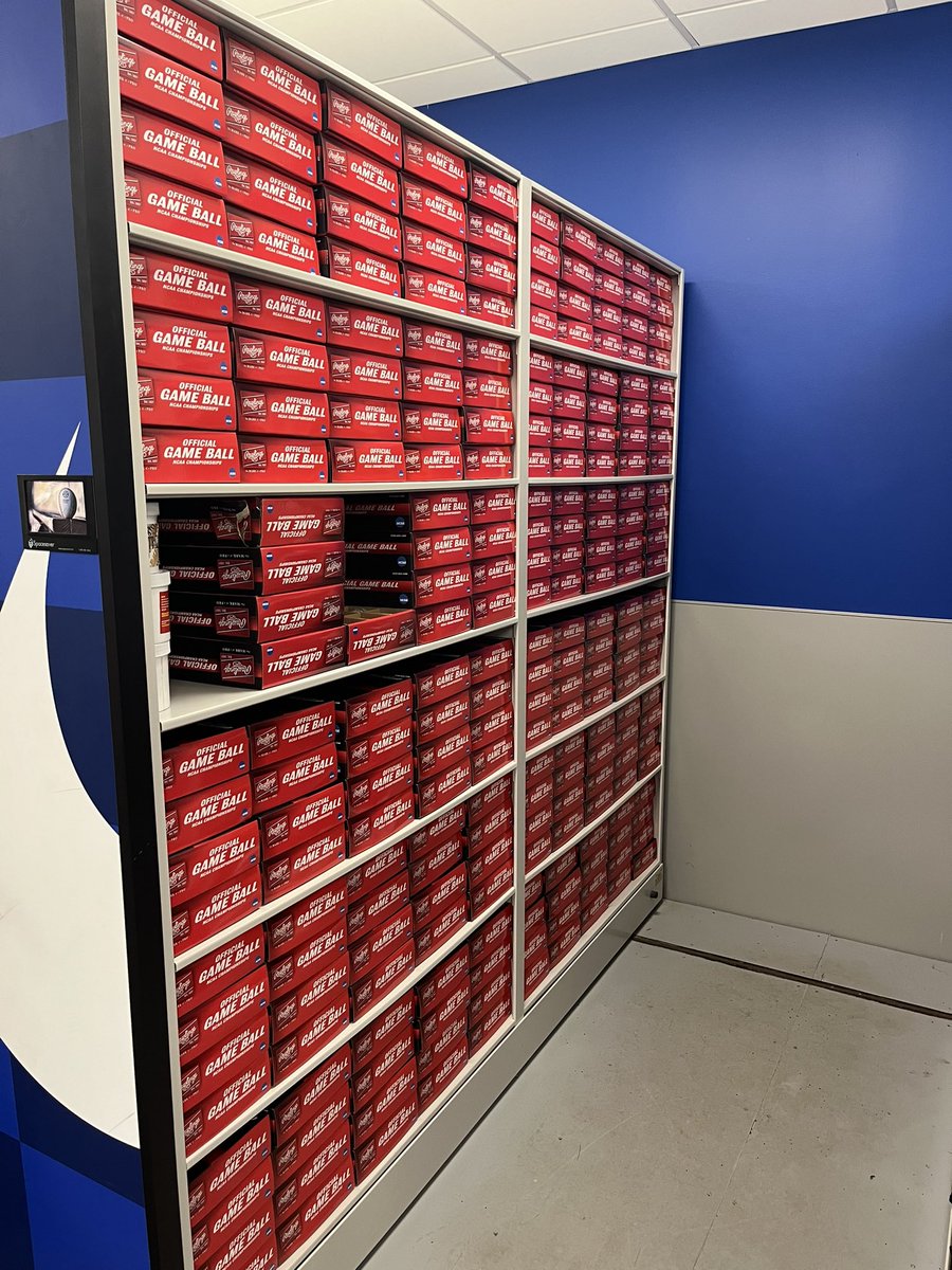 UKbaseball_MGRs's tweet image. I think we need a Rawlings NIL deal in the EQ Room!!! 138 dozen game balls put away, just needing to be rubbed. Who wants to do it?

@UKBaseball #ballrubbers #soclean