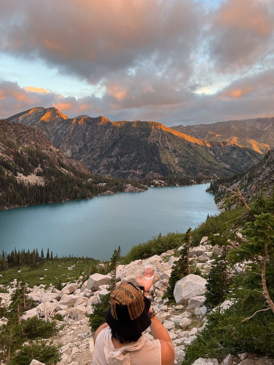 Juniverse🏔️⛩️ tweet media