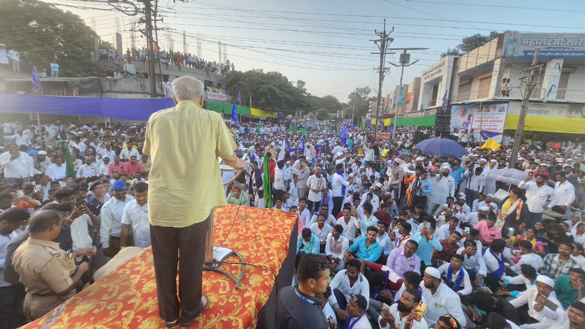 VBAforIndia's tweet photo. वंचित बहुजन आघाडीचे राष्ट्रीय अध्यक्ष ॲड @Prksh_Ambedkar यांनी आज राहुरी, जि.अहमदनगर येथे बहुजन, अल्पसंख्याक जनआक्रोश मोर्चाला मार्गदर्शन केले. यावेळी हजारोंच्या संख्येने लोकांची उपस्थिती होती.

#VBAForIndia https://t.co/QlNC3V0WX4