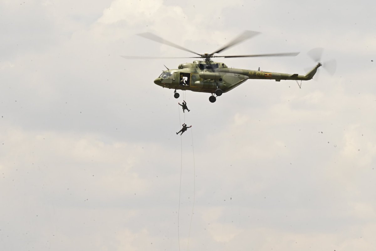 KampalaPost's tweet photo. The Senior Presidential Advisor for Special Operations, Gen Muhoozi Kainerugaba presided over the graduation ceremony of Commando trainees who have just completed their ‘Q’ course at Ruhengyere Barracks details follow https://t.co/3dpYsEMvnQ https://t.co/l4qtHzqxN8