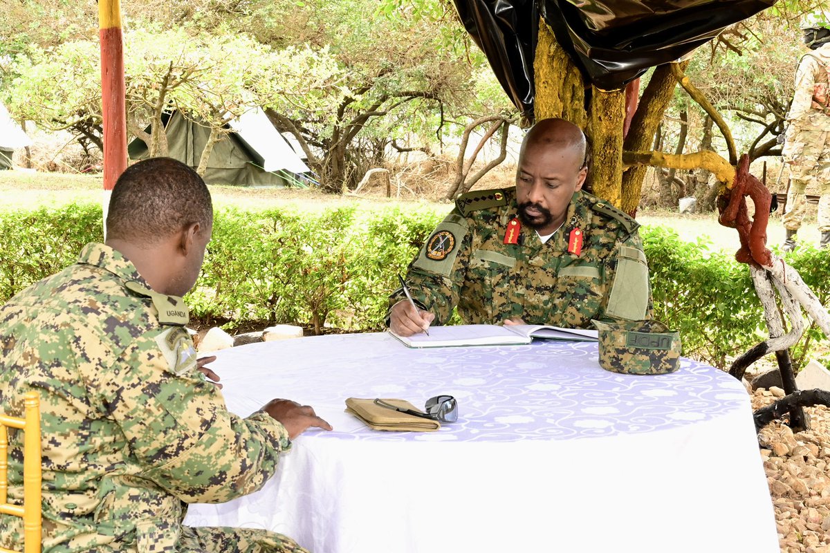 KampalaPost's tweet photo. The Senior Presidential Advisor for Special Operations, Gen Muhoozi Kainerugaba presided over the graduation ceremony of Commando trainees who have just completed their ‘Q’ course at Ruhengyere Barracks details follow https://t.co/3dpYsEMvnQ https://t.co/l4qtHzqxN8