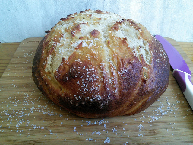 momknowsbest15's tweet photo. I get excited for fall weather as that means bread-baking time! Check out this Soft Chewy Pretzel Bread ~ https://t.co/zyHAe8XBcl #bread #homemadebread #pretzelbread https://t.co/0ZHsIyiesc
