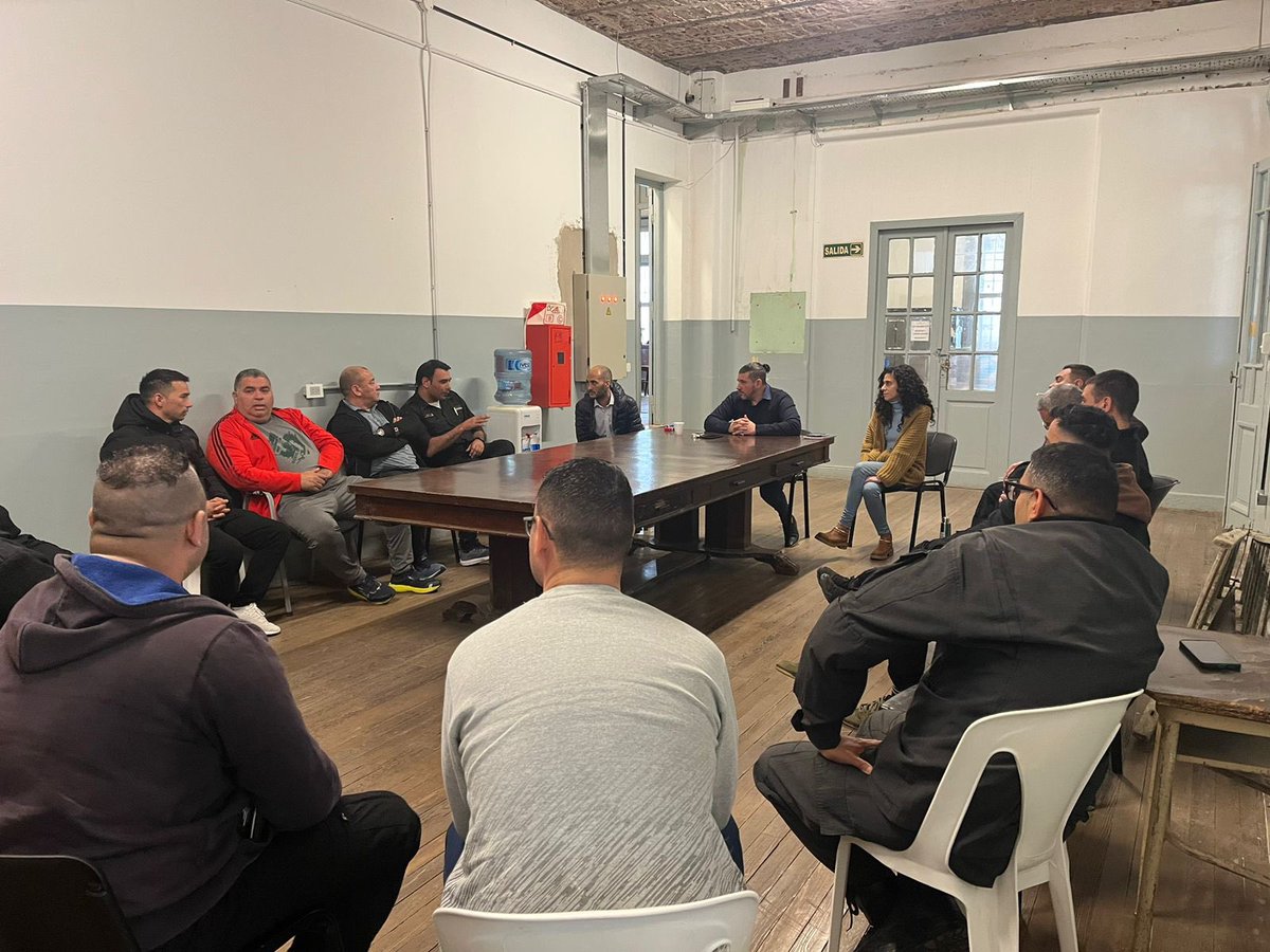 Reunión de equipo en el Centro Socio educativo Agote, con las guardias del Cuerpo, planificando el trabajo, unificando criterios, de cara a fin de año.