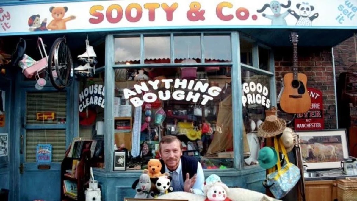 BBCSimpson2's tweet image. I just wanted to say Rest In Peace Children’s ITV, here’s a few of my favourite CITV shows from the 90s and 2000s that shaped me into the man I am today from my childhood, Those being Sooty and Co, Mopatop’s Shop, Atomic Betty and the original Art Attack #RememberingCITV