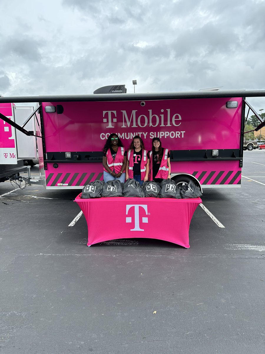 Thank you <a href="/TMobile/">T-Mobile</a> for sending the community support team to Valdosta, Ga!!! Thank you for being simply the BEST and caring for our community!!