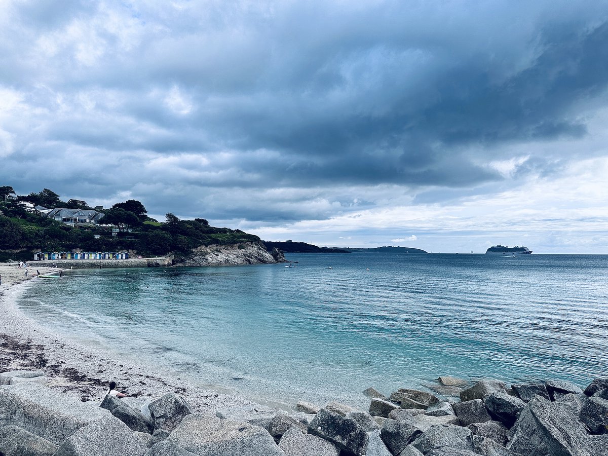 Moody skies over Swanpool Beach. The colours are just gorgeous though...#lovefalmouth #lovewhereyoulive #coastalliving #swisbest