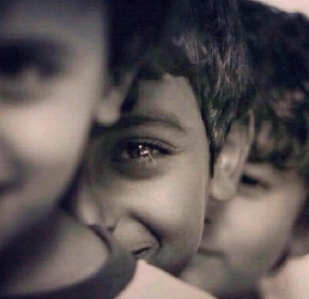 jamaliaat's tweet photo. فإن يكُ سرُّ قلبكَ أعجمياً
                     فإنَّ الدمع نمَّامٌ فصيحُ  (م)

#جماليات 
#مساء_الخير https://t.co/eNz2ANQUvL