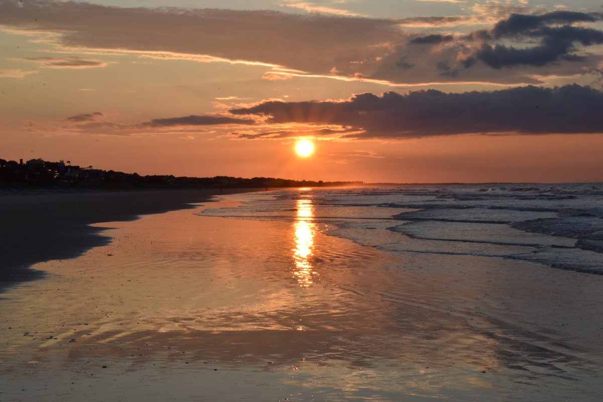 FrippIslandRsrt's tweet image. From sunrise to sunset, there's no better place to be than Fripp Island!

📷 Pete Fox
#frippinit #frippislandresort
