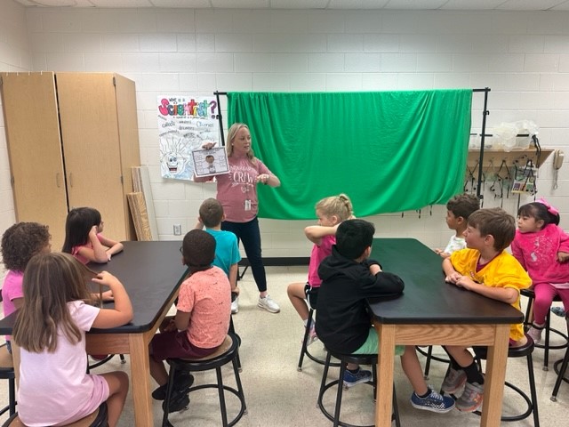 ChrissySnelson's tweet image. What an amazing teacher Mrs. Fouts is! We had a fun first kindergarten experience in our STEM lab this morning! #IndianknollES #itsccsd #ccsdCares #cherokeeschools