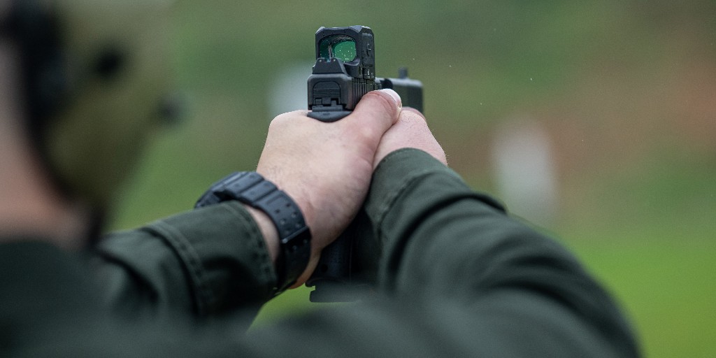 Trijicon's tweet photo. Built for durability in all conditions⛈️🎯 Experience power and accuracy with the NEW Trijicon RCR closed emitter optic.
https://t.co/Te88KhIJSG
#TrijiconRCR #ClosedEmitter https://t.co/YsgqBZh9u8