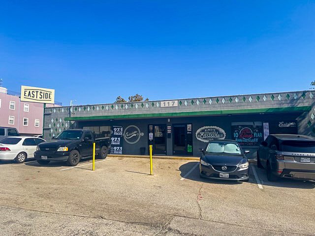 971TheFreak's tweet photo. Come and join us in Denton at East Side!
We’re going to be at this Denton staple from now until 6:00pm for Freakin the Weekend!
Come help us get ready for the Mean Green’s 3:00pm kick off against Cal tomorrow. By joining us today. GO MEAN GREEN!
#freakintheweekend #thefreak https://t.co/wSV4PLoNOY