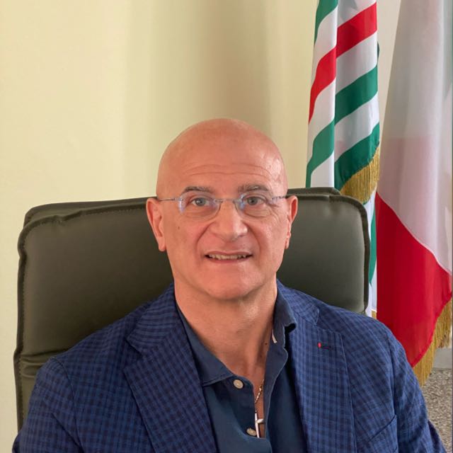 CislTaBr's tweet photo. #1settembre #Carovigno #ore19.30 @gianfr_solazzo ospite del Festival provinciale de l’Unità, per un confronto a più voci sul tema “Tra conversione ecologica e nuovi scenari di sviluppo: quale futuro per la Provincia di Brindisi?” @CislNazionale @CislPuglia https://t.co/AStCSKzPiV