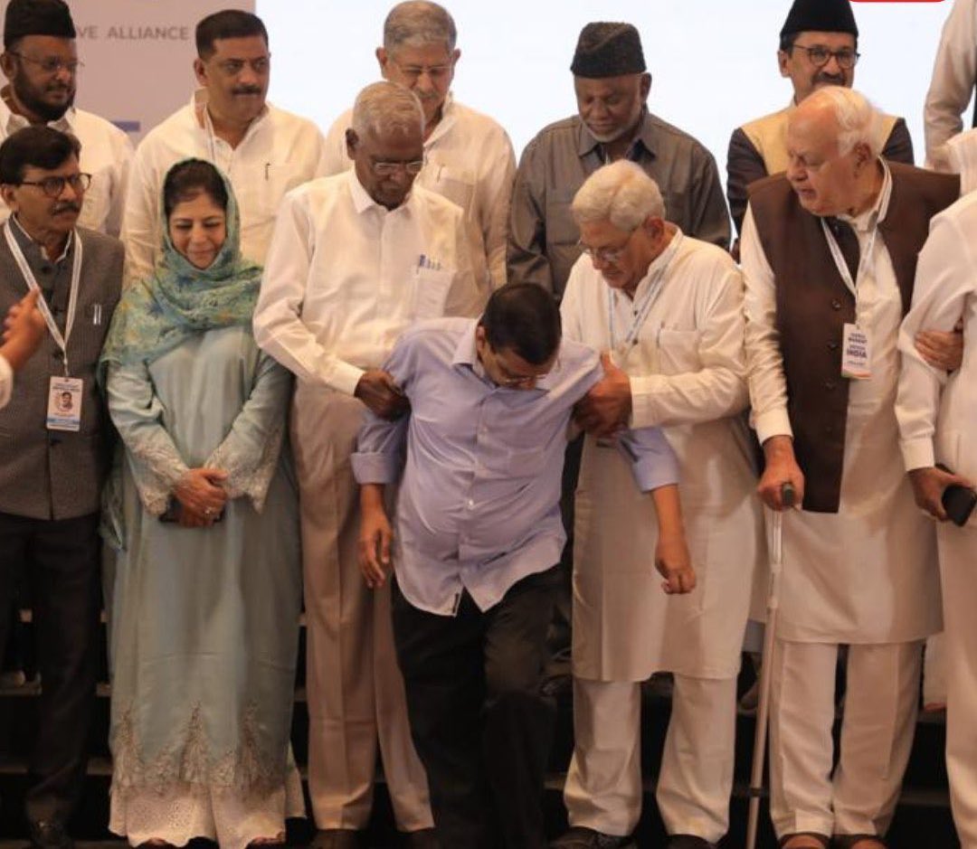 RaviPatelIN's tweet image. #pAAPi #Kejri420