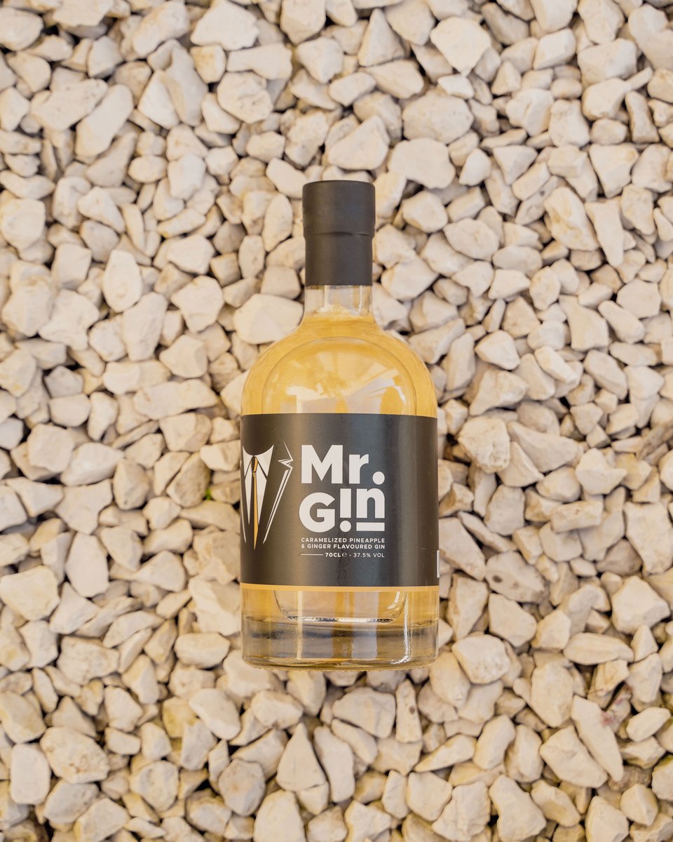 Mr Gin’s Pineapple & Ginger fusion is made with care to ensure the flavours blend to create a seamless drink. 

Lovely in a cocktail this Friday! 🍸

#MrGin #MrGinUK #GinLovers #RefreshingTaste  #CocktailTime #FridayVibes #Mixology
