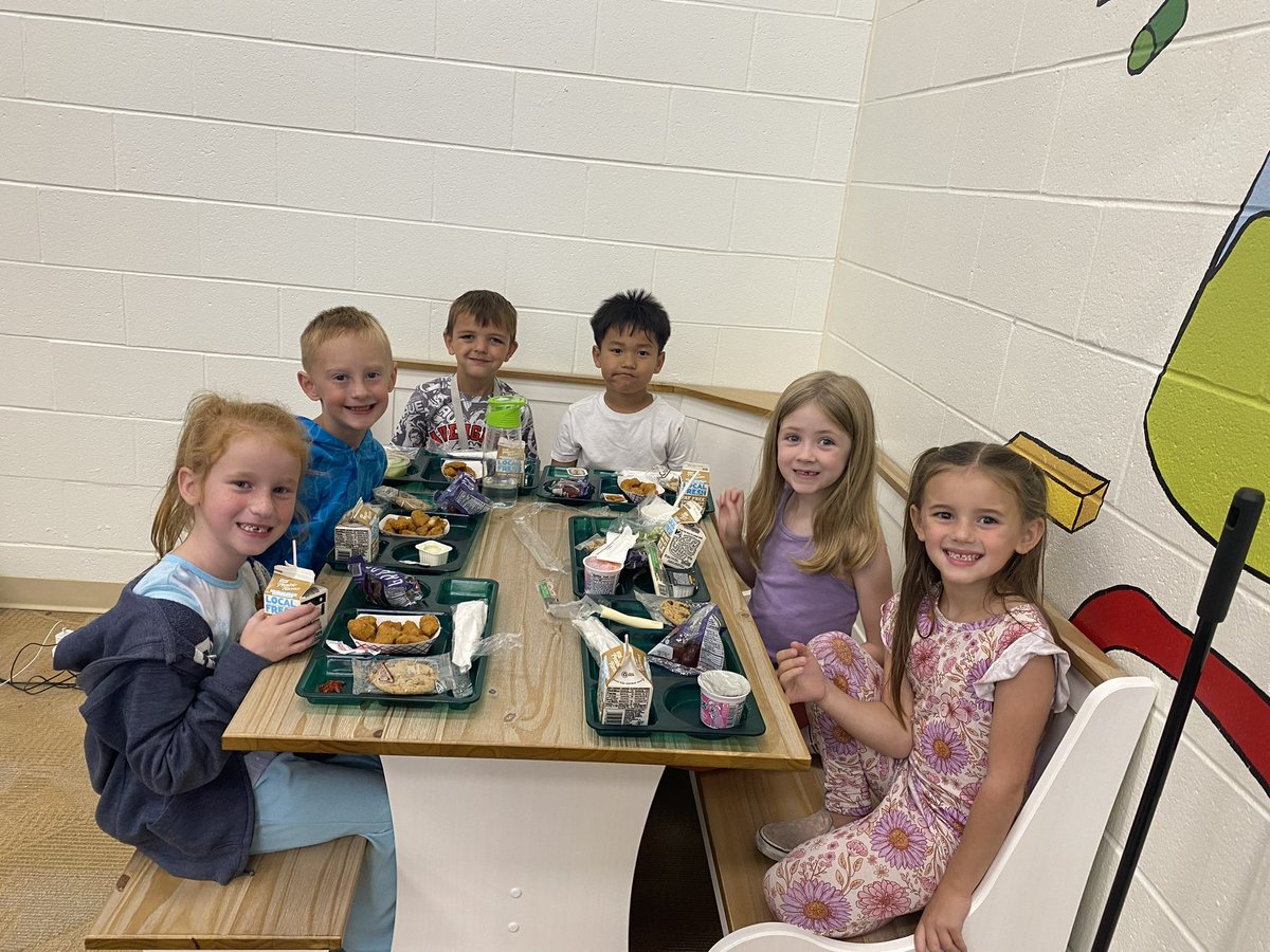 YOUR_PCES's tweet photo. These first graders enjoyed lunch in our new VIP tables! Way to go, Warriors! https://t.co/GP0Z6lI0W9