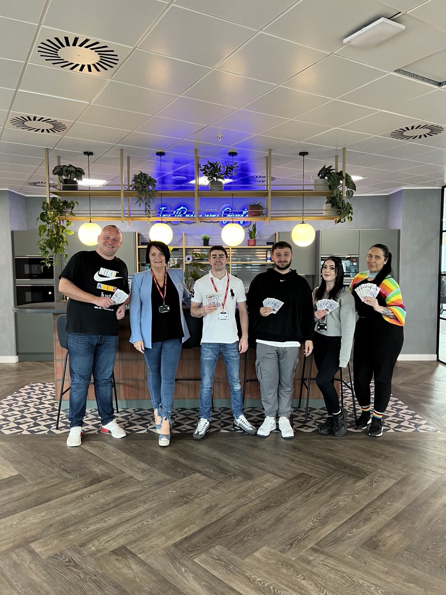 Congratulations to members of the sales team who have been awarded £150 and an early finish today for reaching their target as part of our FIRE incentive 💵⌚

Are you interested in becoming part of the team? Head to the website for all vacancies: loom.ly/GSputN0 🔥