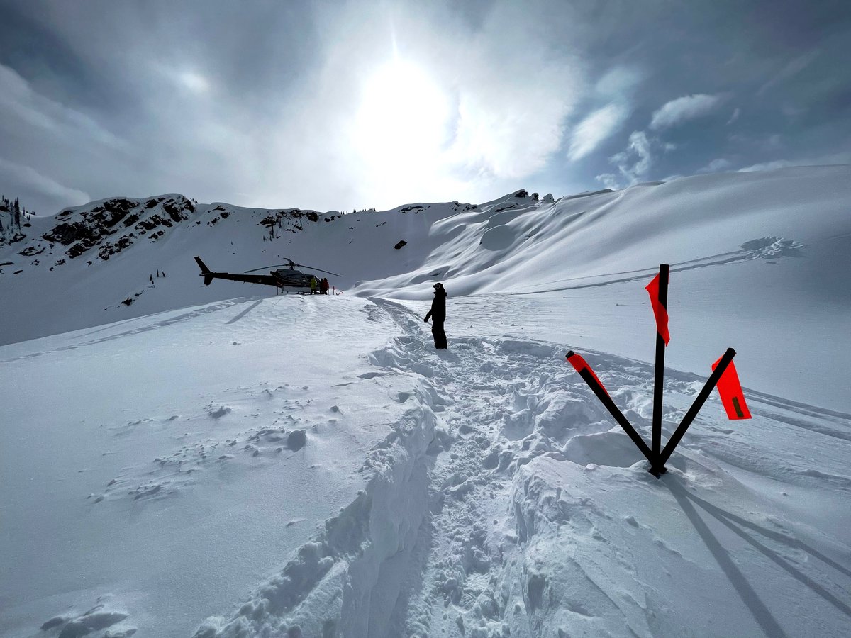 DragonfliMedia's tweet photo. Looking back at winter 2023 with the Natural Selection Tour. From setting up infrastructure for the live broadcast to keeping generators running in the extreme environment, our Brand Manager handled a bit of everything and then some for the engagement in the Selkirk Mountains. https://t.co/n46i2RLNbw