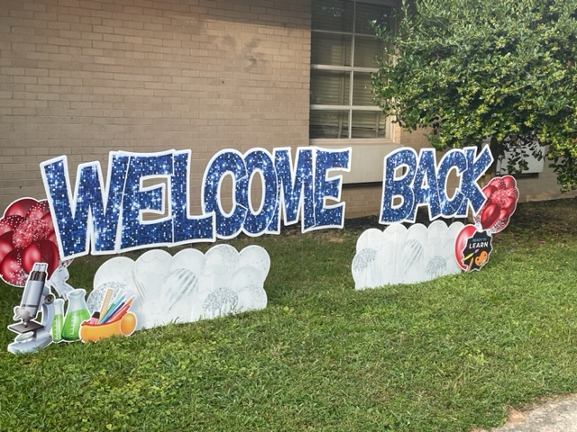 ReedElem's tweet photo. We made it to Friday!!!
We have such an amazing staff and scholars!
Our Admin Team Rocks!
Here's to a stellar year :*)
@TamikaParran @TheDrWWilliams https://t.co/P53r860Nhf