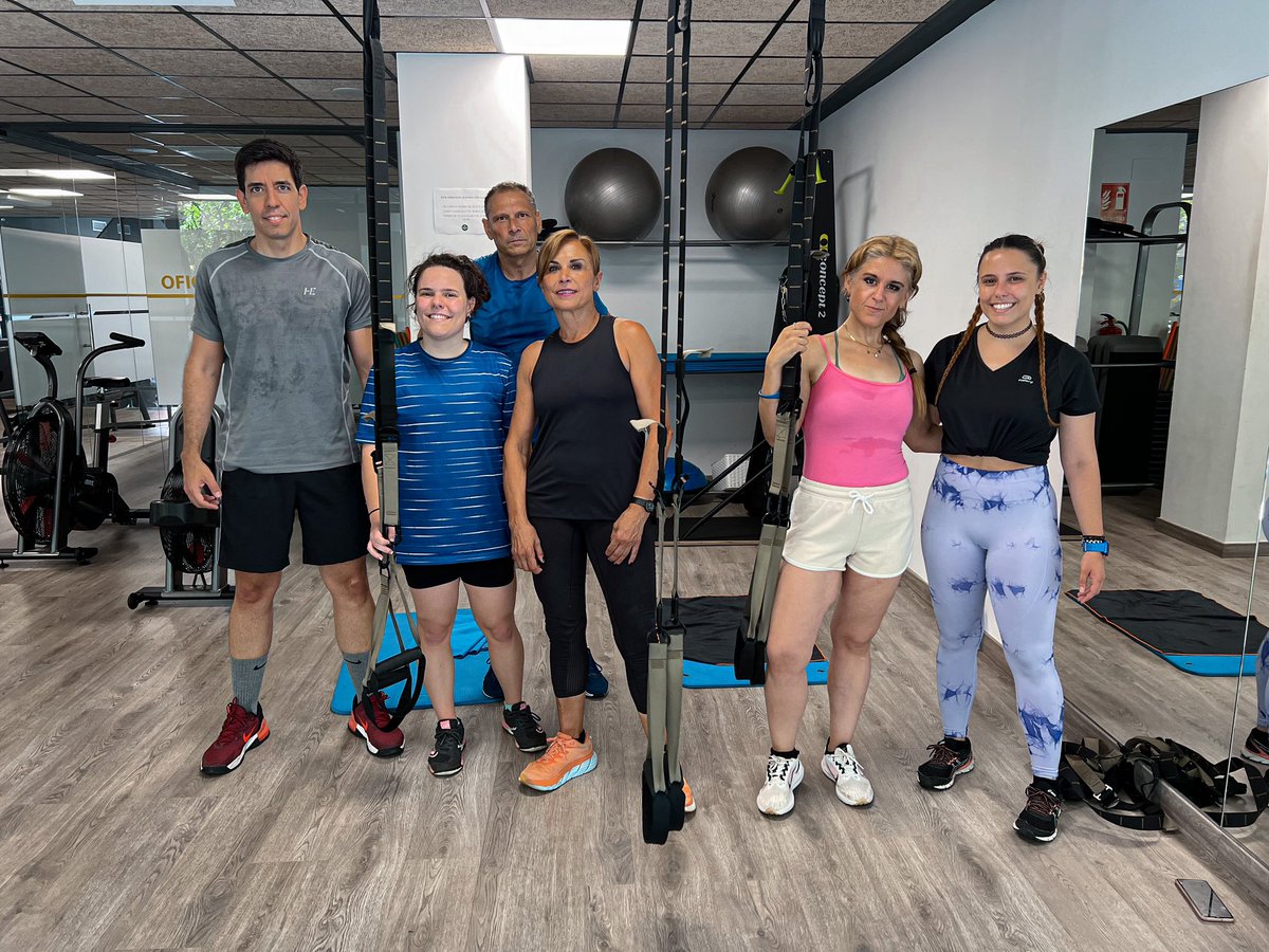 CelliniEgym's tweet photo. ¡Sonrisas de victoria! 💪💫
Nuestra monitora y el equipo disfrutaron al máximo de una clase de suspensión. 🤩🔝
La felicidad se encuentra en cada logro.🥳😁
¿Listo para unirte a nosotros? 😉🙌
#gym #gimnasio #gymmotivation #gympost #gymphoto #gymaddict #active #fit #fitness https://t.co/5bDiMTnEJ5