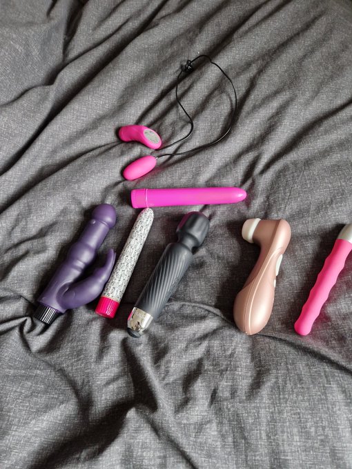 Whose feeling horny and fancies some friday fun? come talk to me on my FREE Onlyfans  x         https://t<a href="/tag/paypig"class="tags"><span>#paypig</span></a><a href="/tag/customcontent"class="tags"><span>#customcontent</span></a><a href="/tag/fetishfriendly"class="tags"><span>#fetishfriendly</span></a><a href="/tag/onlyfan"class="tags"><span>#onlyfan</span></a>