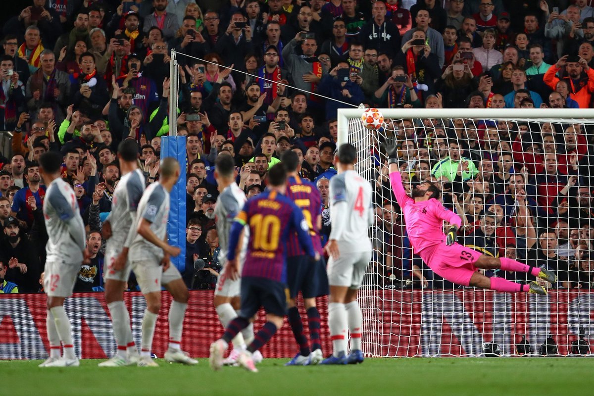 lmfootbalI's tweet photo. When LIONEL MESSI stung Liverpool's superteam. 🐐