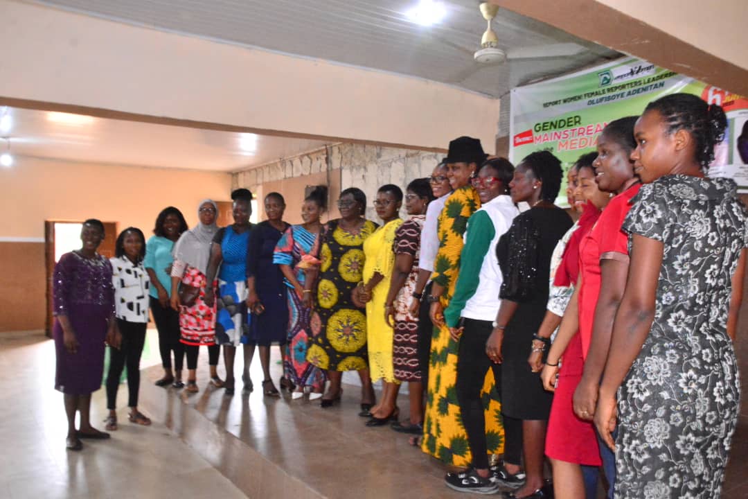 WSoyinkaCentre's tweet photo. The management of FRCN Akure and @osrctvondo established gender desks in their newsrooms thanks to the training on gender mainstreaming by @OlufisoyeAdeni1 under the #ReportWomen! Female Reporters' Leadership Programme (#FRLP) of @WSoyinkaCentre with support of @gatesfoundation. https://t.co/K5BbCzxgLy