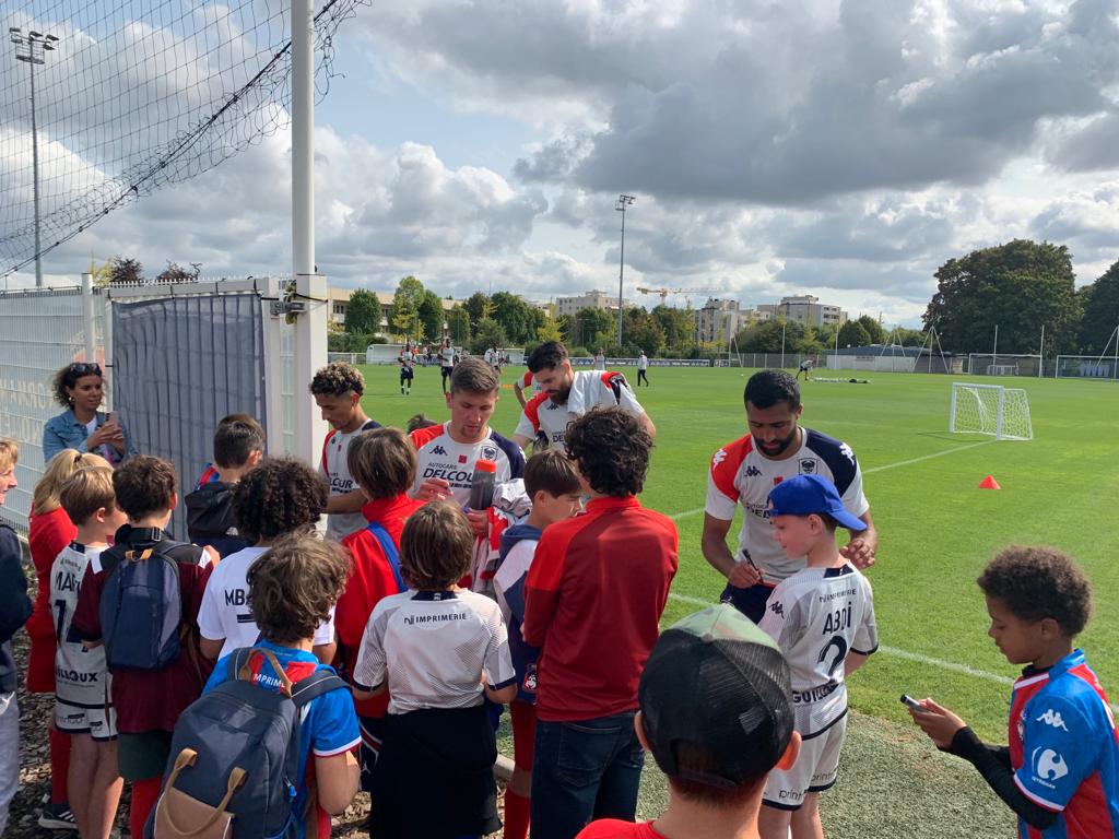 LCBOFootball's tweet photo. ๐ ๐ฝ๐๐๐ ๐ ๐๐ ๐พ๐ผ๐๐
Durant cette semaine de stage, nos jeunes footballeurs ont eu la chance de vivre un moment unique au @SMCaen ! ๐ฅ
#bsof #รฉcole #foot #stage #pro #autographe #caen #smc #malherbe #stade #visite #entraรฎnement https://t.co/PMv5ooEu4D