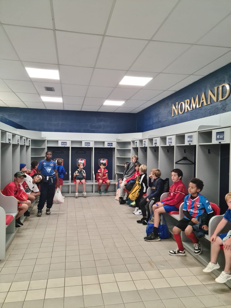 LCBOFootball's tweet photo. ๐ ๐ฝ๐๐๐ ๐ ๐๐ ๐พ๐ผ๐๐
Durant cette semaine de stage, nos jeunes footballeurs ont eu la chance de vivre un moment unique au @SMCaen ! ๐ฅ
#bsof #รฉcole #foot #stage #pro #autographe #caen #smc #malherbe #stade #visite #entraรฎnement https://t.co/PMv5ooEu4D