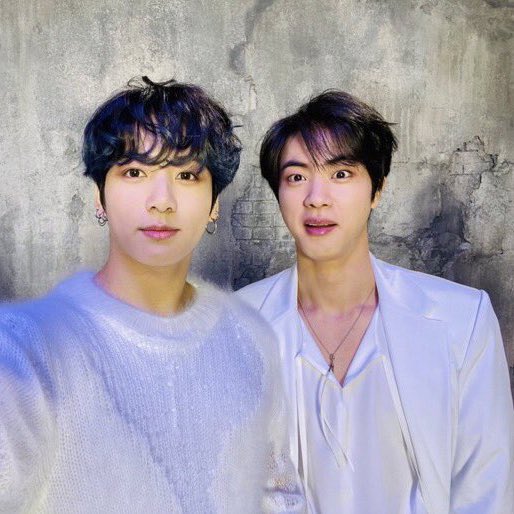 kookflowers's tweet photo. “Desculpe, não pude ser o primeiro a lhe desejar um feliz aniversário, eu te mandei mesada de aniversário (não mandei) use-o para algo bom! Feliz aniversário” Kim Seokjin nos comentários do post do Jungkook no weverse; que saudades dos jinkook que eu amo tanto https://t.co/AW3fqyGp18