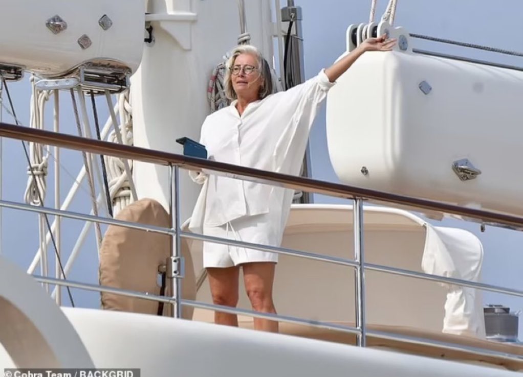 Laurence Fox tweet media