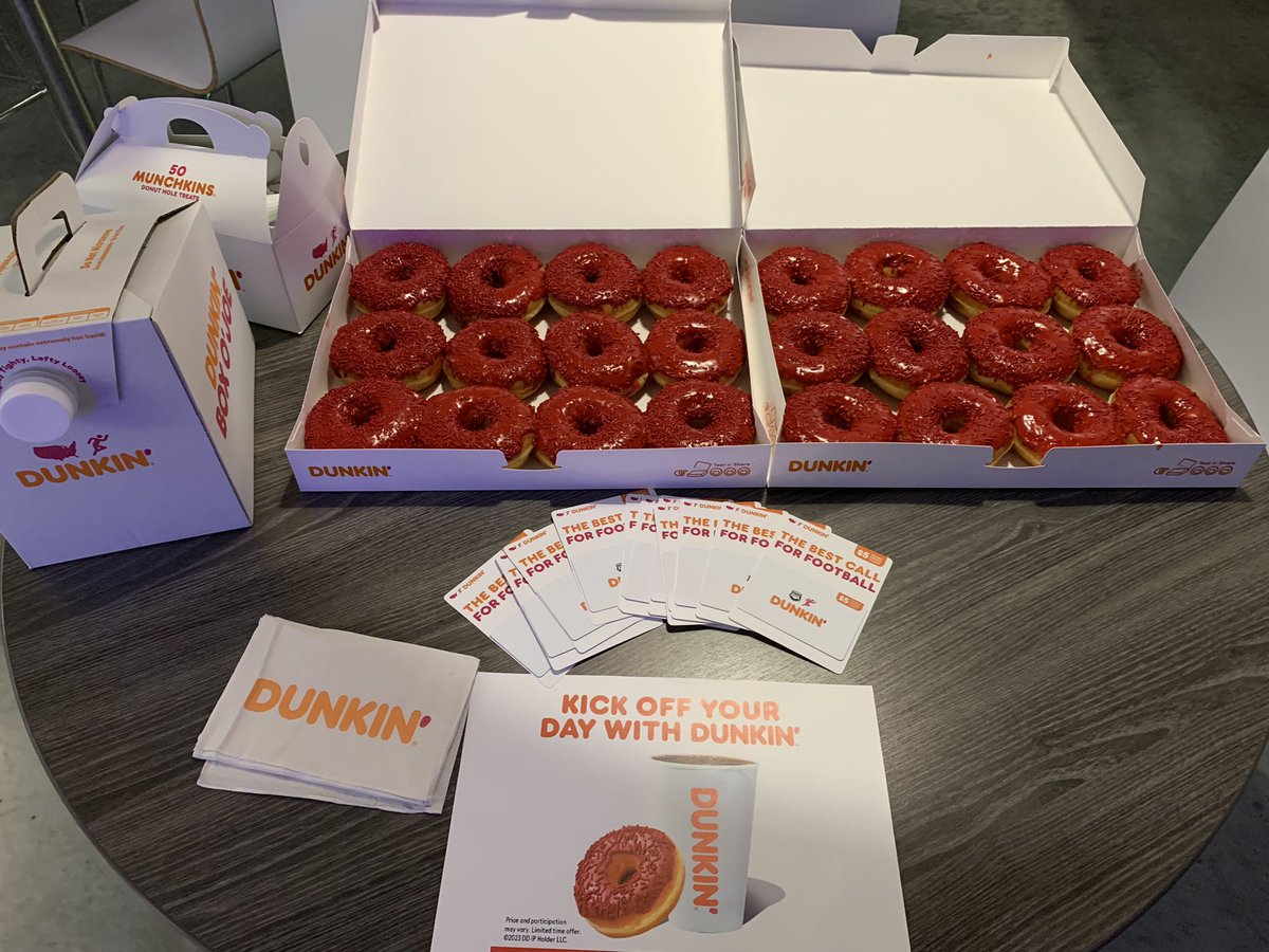 BFinn86's tweet photo. Thank you @dunkindonuts #DawgsDonut @680TheFan #GoDawgs #GoDonuts https://t.co/OnYjQnHhCS