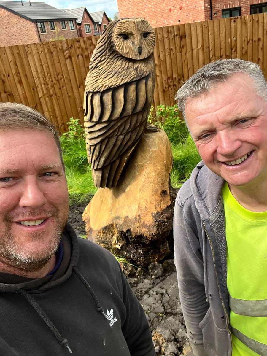 Not everyday you’re asked to plant a two tonne carved owl is it <a href="/SeddonHomes/">Seddon Homes</a>? Quite the task, but great to see all the lads working as a team to get the job done!