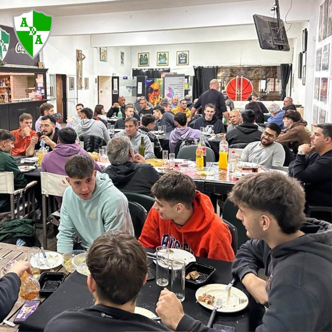 😉 CENA DE BIENVENIDA

Parte de la Comisión Directiva, todo el Cuerpo Técnico, Jugadores y allegados se reunieron para dar comienzo a una nueva temporada.

+info 📥
atenas.com.ar/nota.php?a=202…

💚🤍