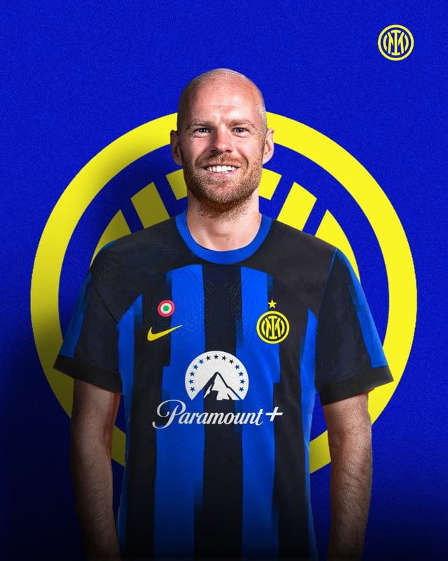 PSVoutside's tweet photo. Breaking news:

Denzel Dumfries hands in a transfer request after hearing of incoming transfer of Klaassen❗

"I refuse to play with that naked rat"

Club is open to transfer. PSV is interested in return of former captain, but player decides

#PSV #Inter #dumfries https://t.co/Cv9ueLn1Oa