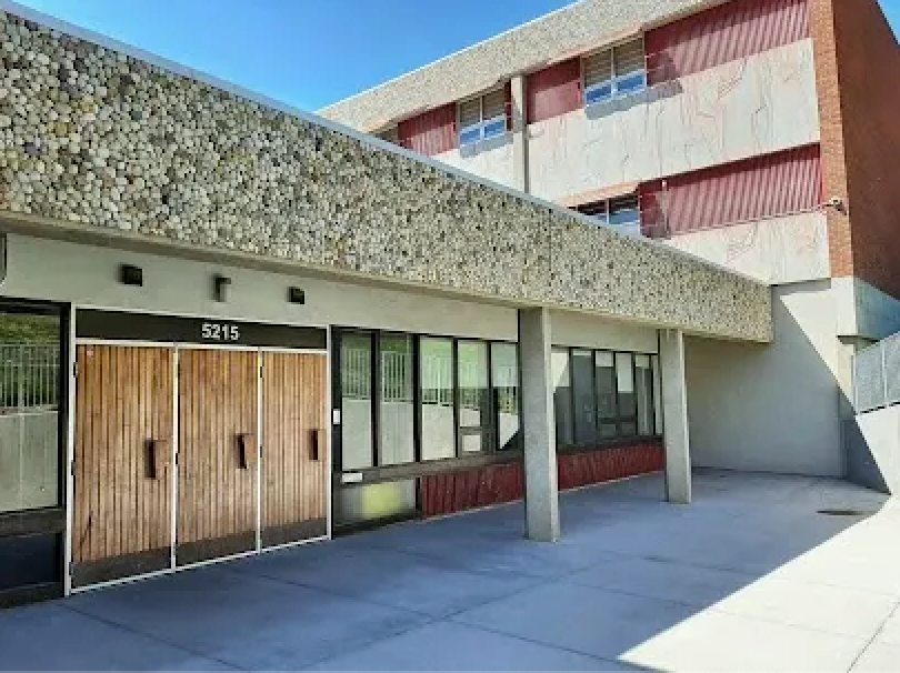 September 1st beckons memories of what it was like to be a Chinese kid figuring out the Canadian education system in the 90s. That's my old school, Simon Fraser Junior High in Calgary.

senzhan.substack.com/p/navigating-t…