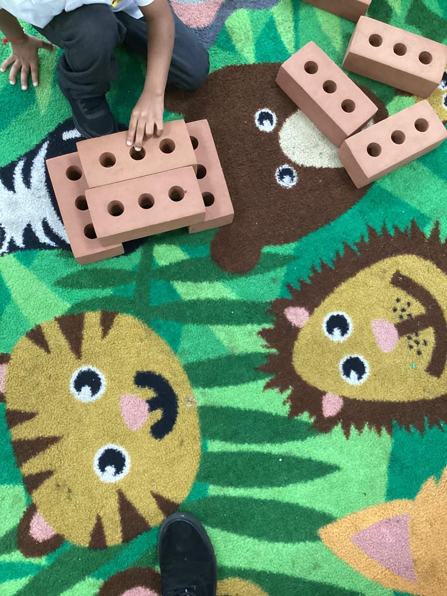 AFSPrimary's tweet photo. 🎉 WOW what a great first week for our Nursery children! We have been exploring the classroom inside and out. The children have been busy building, painting and role playing in the kitchens. 🎉 Have a great weekend, from all the Nursery Team 🌈 #AFSPrimary https://t.co/WQ0yoYb32b