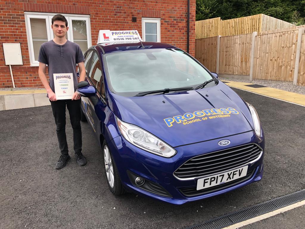 Dan passed first time in #Rhyl with only one minor on 23.8.23
#Prestatyn #Llandulas #OldColwyn #lessons #driving #dvsa #firsttime #denbigh